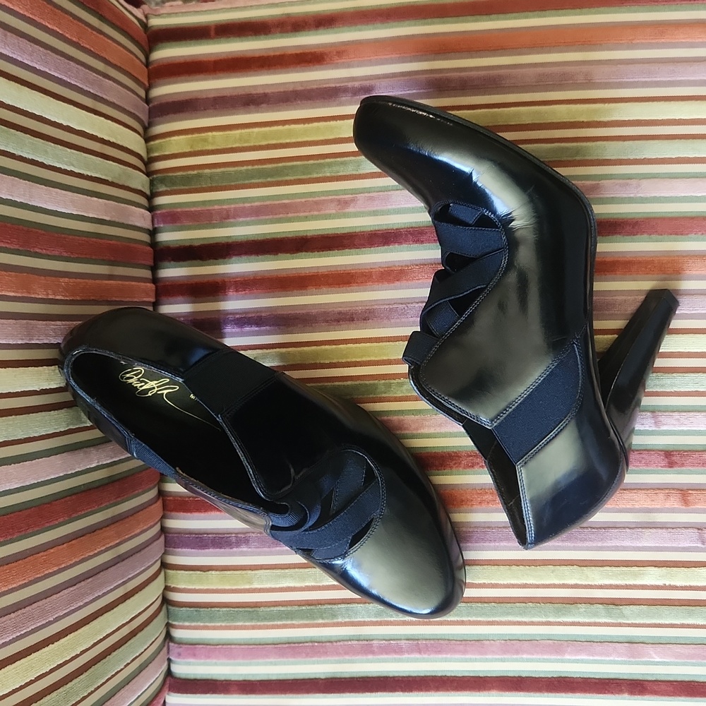 Donald Pliner Bootie Size 7.5 NEW
